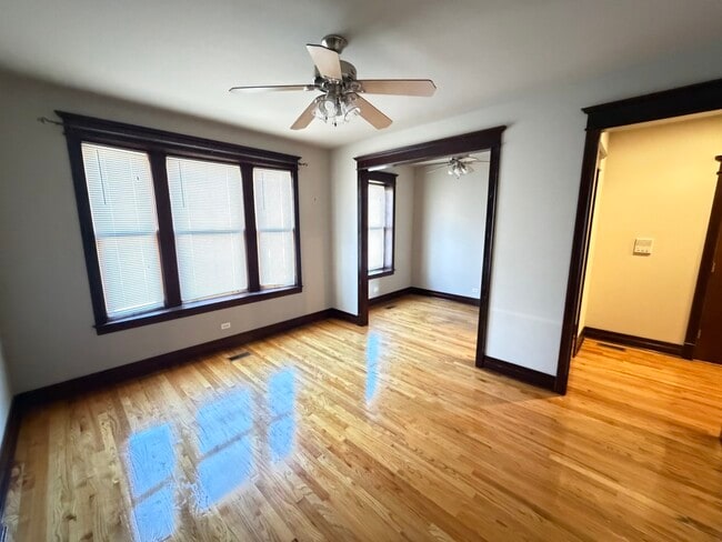 Building Photo - 2113 W North Ave