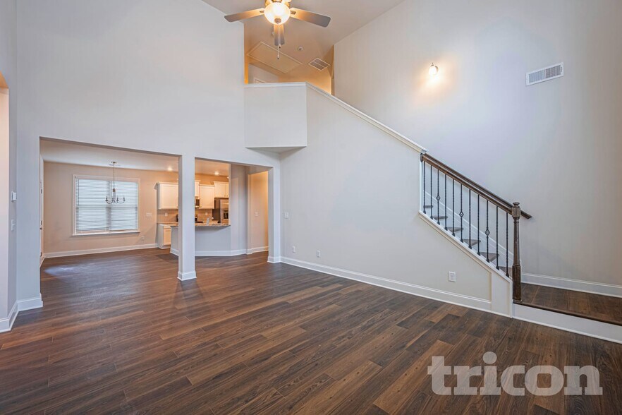 Building Photo - 401 Curlin Ct
