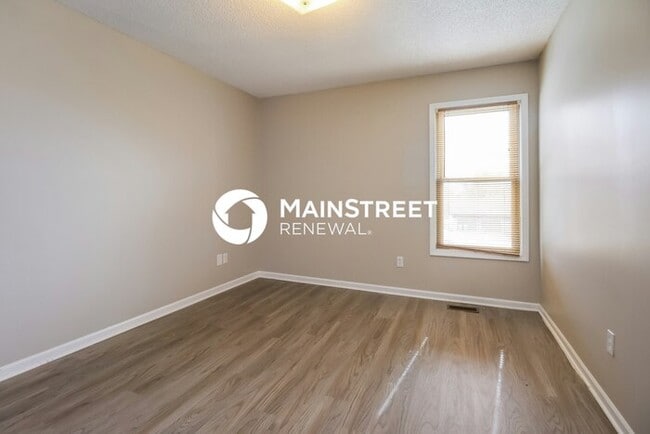 Building Photo - 3 Bedroom Pet-Friendly Home in Kearney, MO with Main Street Renewal