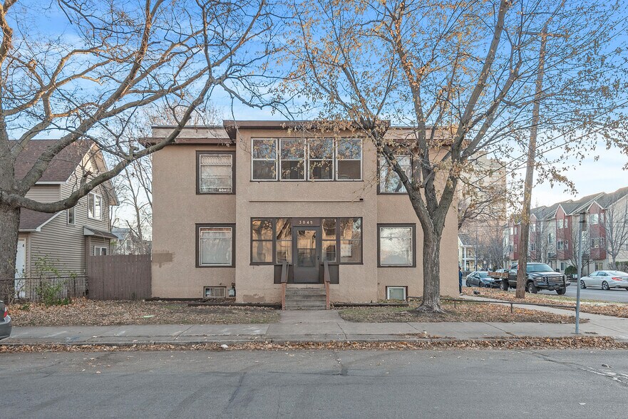 Building Photo - 3045 Grand Ave S