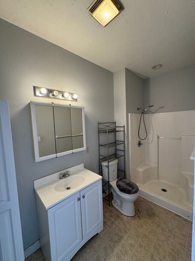 Building Photo - Cute Corner lot... Walks in downtown Bossier City