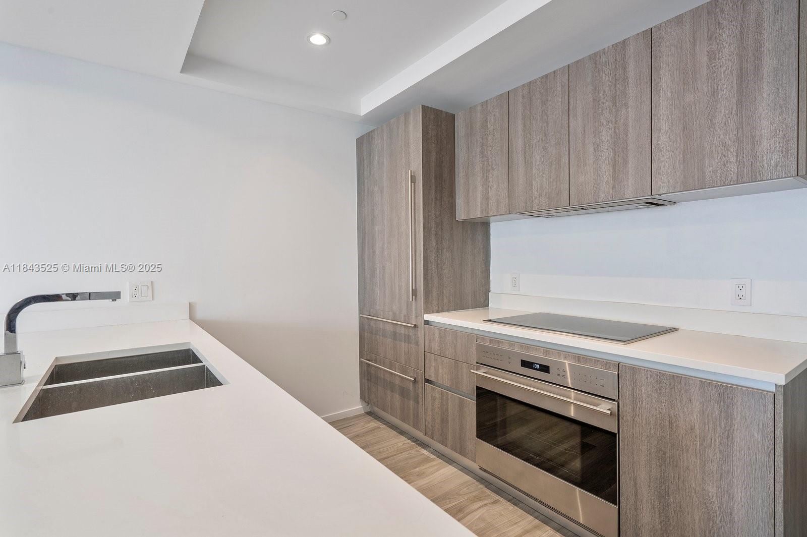 Building Photo - 801 S Miami Ave