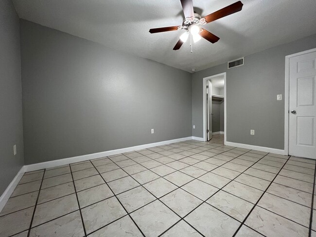 Building Photo - Altamonte Springs 1/1 Condo ~ Lakefront Community ~ Great Amenities!!