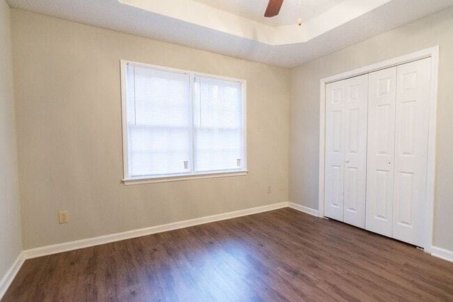 Building Photo - 150 Onyx Pl