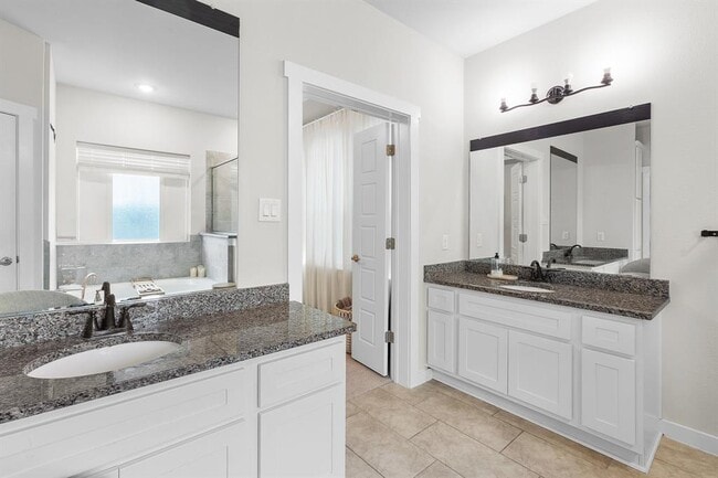 Building Photo - 823 Dreisam