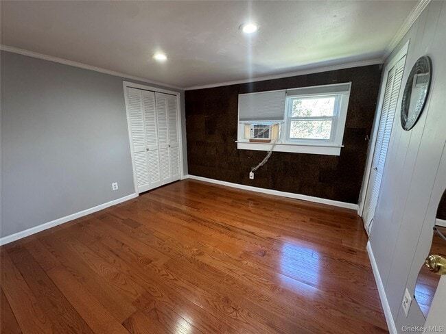 Building Photo - 486 Silver St