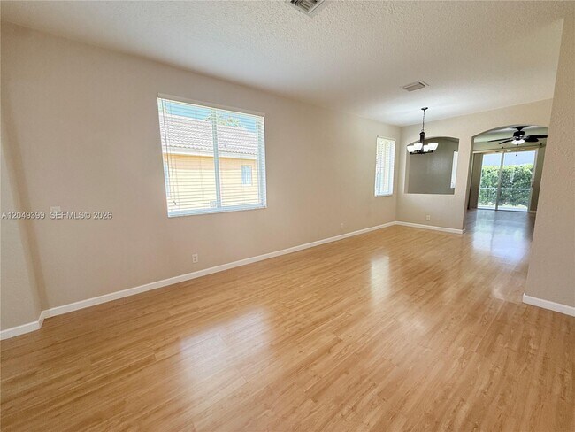 Building Photo - 899 Phoenix Way