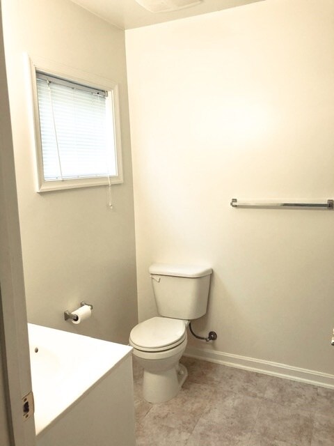 Building Photo - 146 Moore Dr