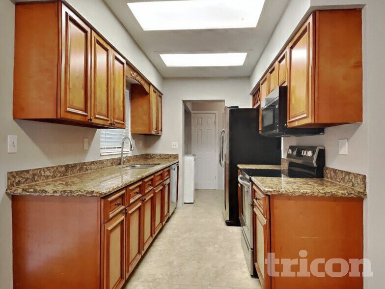 Building Photo - 3708 Lei Dr