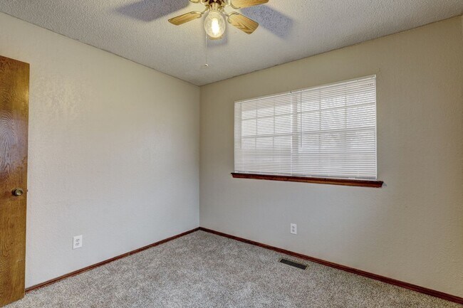 Building Photo - 3 bed 2 bath home in Moore, Ok