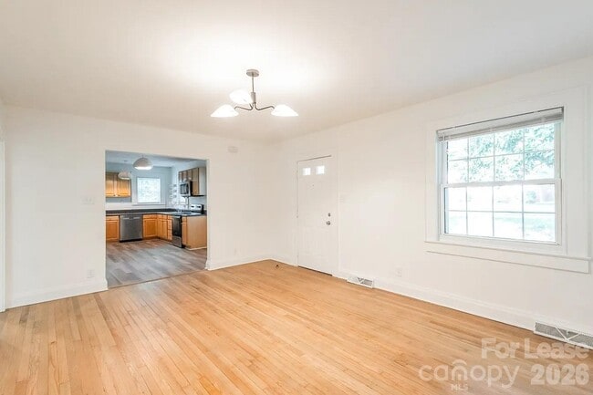 Building Photo - 152 W Park Ave