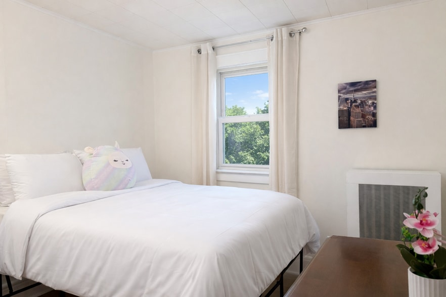 Guest Bedroom - View 2 - 131 Livingston Ave