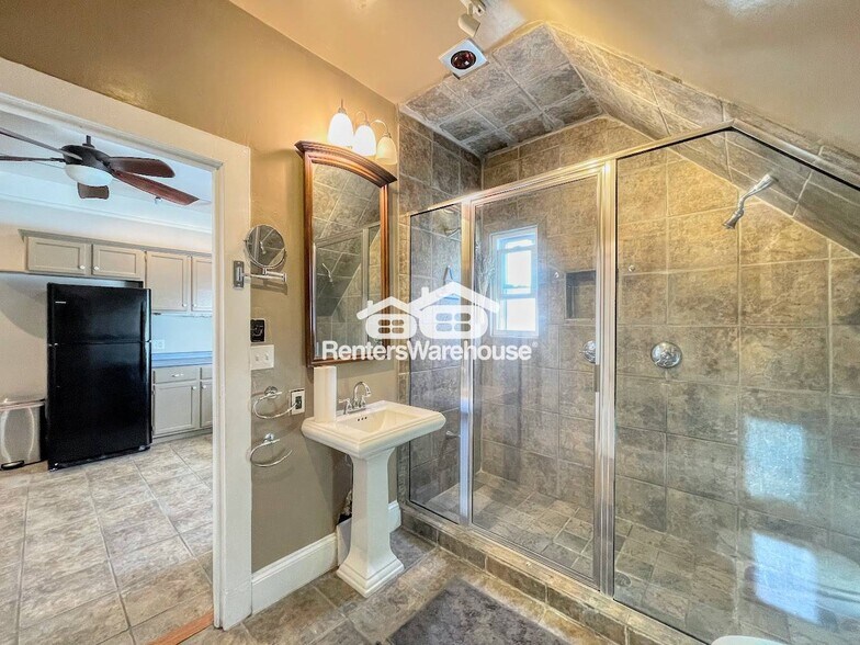 Building Photo - 1111 Colley Ave