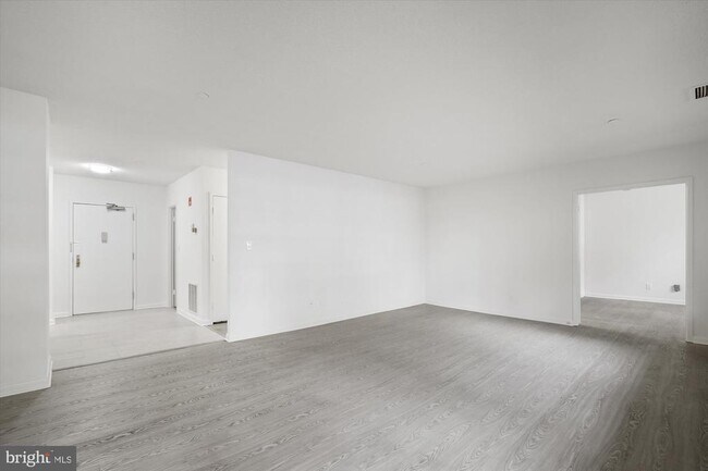 Building Photo - 3709 S George Mason Dr