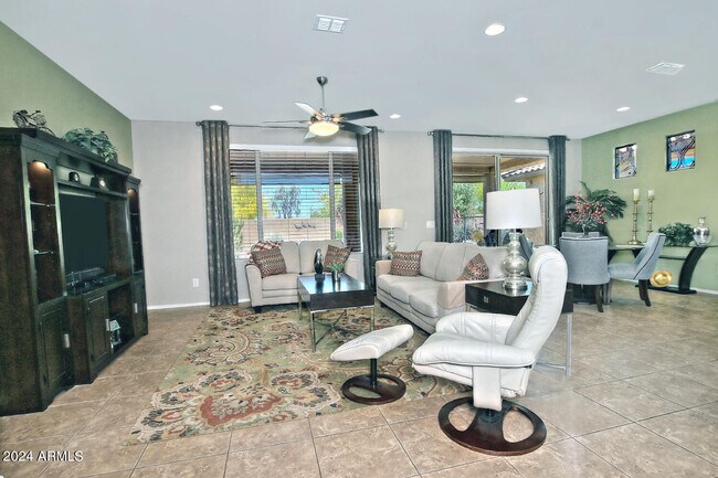 Building Photo - 4394 N Hummingbird Dr