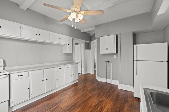 Building Photo - 1319 Maple St