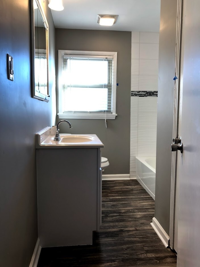 Full bath - 7306 Tangelo Dr