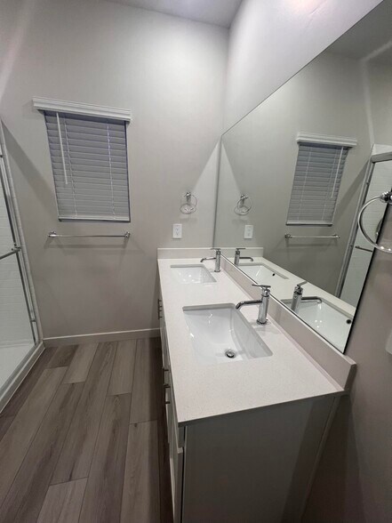 Master Bath - 384 W 630 N