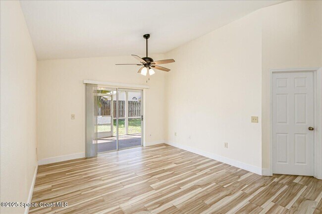 Building Photo - 6651 Fawn Ridge Dr