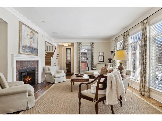 Building Photo - 2810 W Lake of the Isles Pkwy