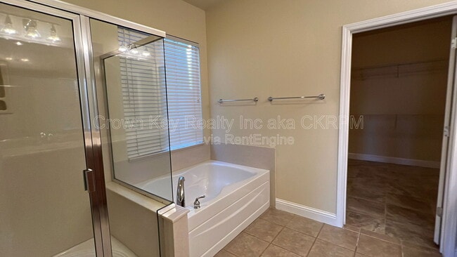 Building Photo - 724 Shelli St