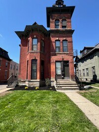 Building Photo - 265 Alexander St