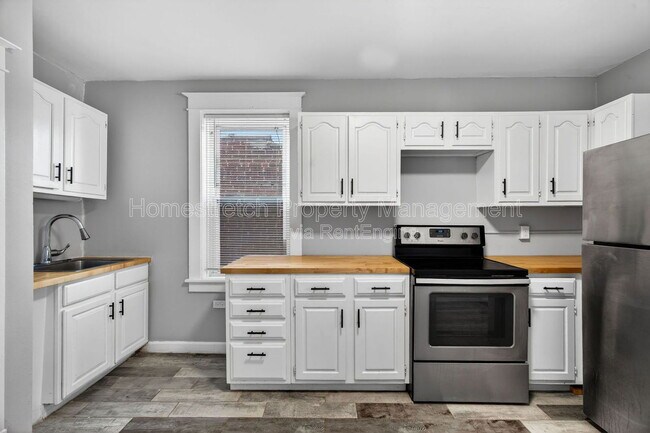 Building Photo - 3923 Miami St