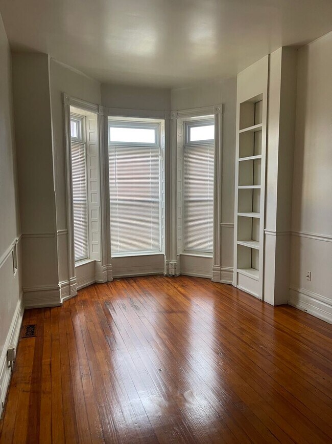 Building Photo - 2630 N Charles St