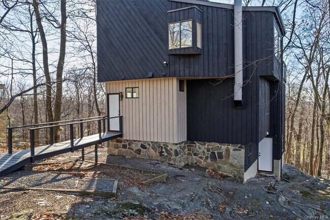 Building Photo - 294 Riverview Rd