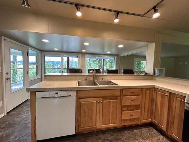 Building Photo - Stunning Views! Secluded 2 Bed, 1 Bath Gem!