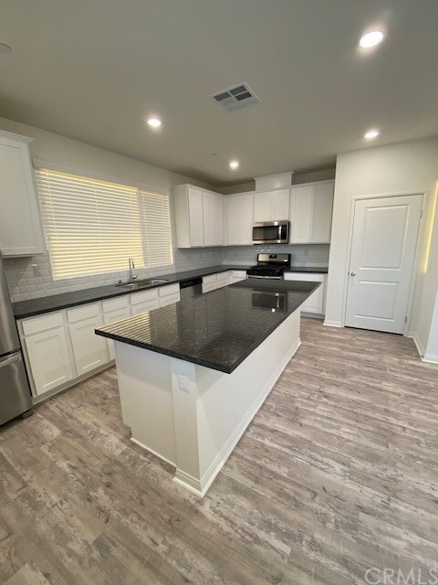 Building Photo - 8348 N Canby Pl