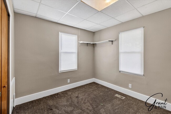 Building Photo - $1250 2 bedroom bungalow