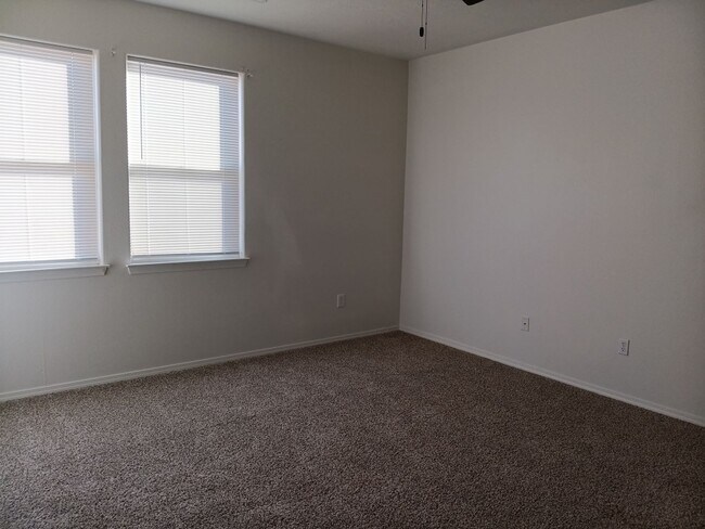 Building Photo - 3 Bedroom, 2 Bathroom Home! Available Soon!!