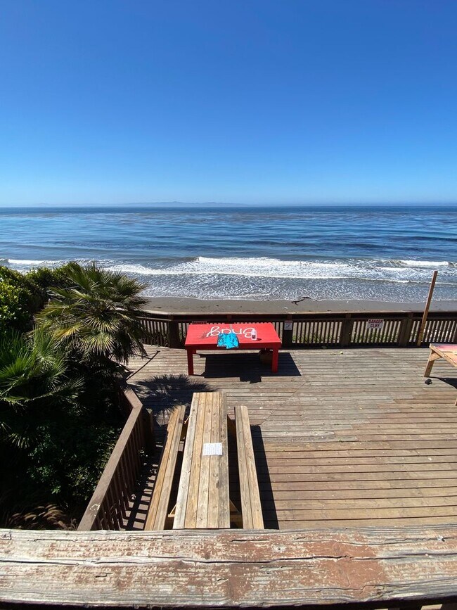 Building Photo - 6583 Del Playa Dr