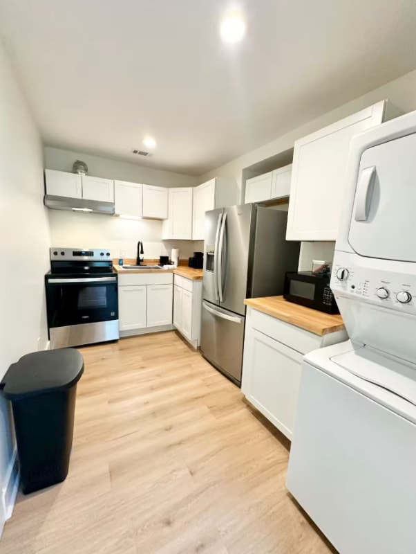 Building Photo - 1313 Live Oak St