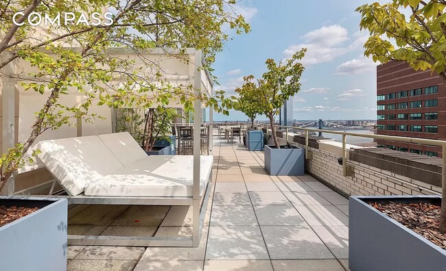 Building Photo - 99 John St