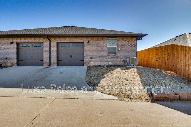 Building Photo - 407 Vail Cir