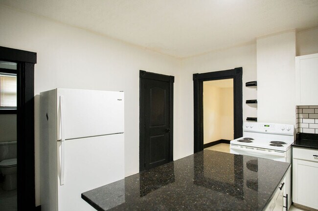 Building Photo - 415 Brightwood Ave