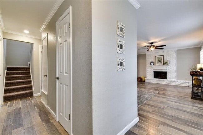 Building Photo - Charming North Austin 3x2.5