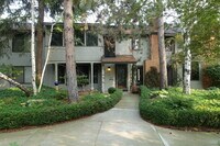 Building Photo - Private Patio Oasis