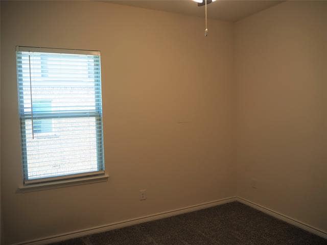 Building Photo - 2407 Klamath Dr