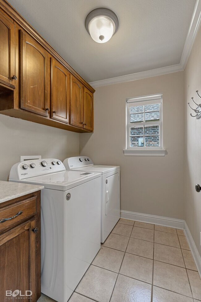 Building Photo - 3925 Le Brooke Ln