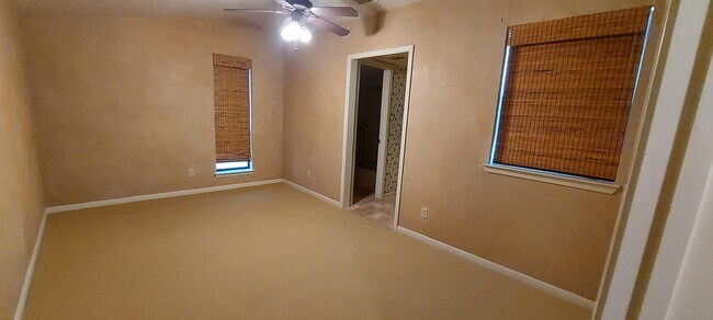 Building Photo - 704 HSB Blvd