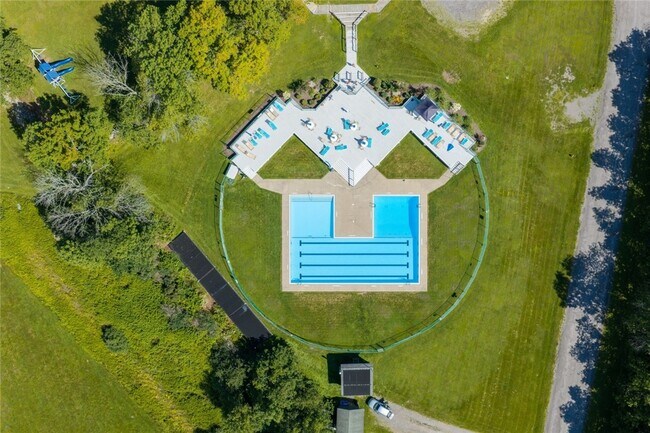 Building Photo - 50 Pines Dr
