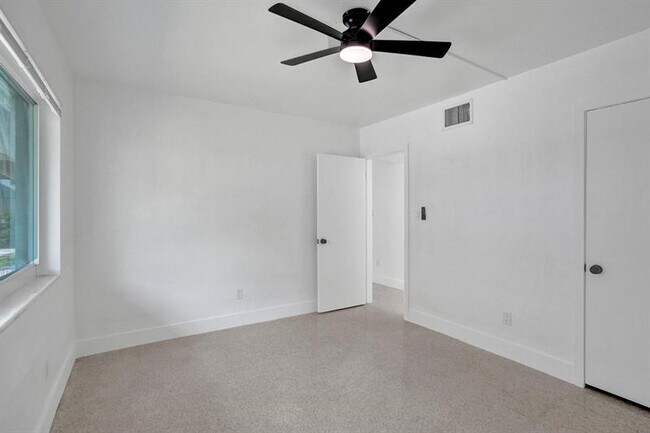 Building Photo - 1821 Middle River Dr