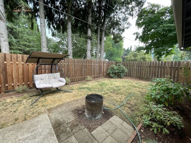 Building Photo - Beautiful Thurston 3 bedroom 2 bathroom HO...