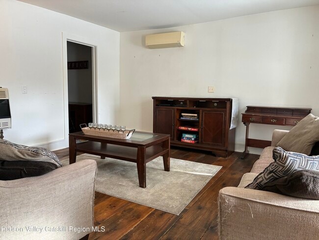 Building Photo - 648 Albany Turnpike