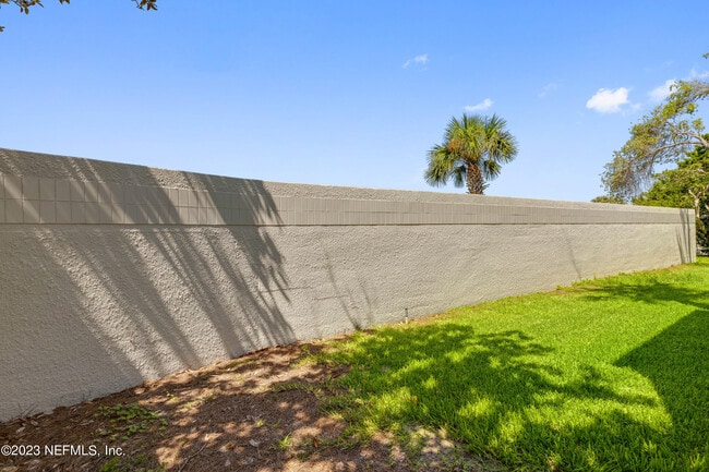 Building Photo - 630 Summer Pl