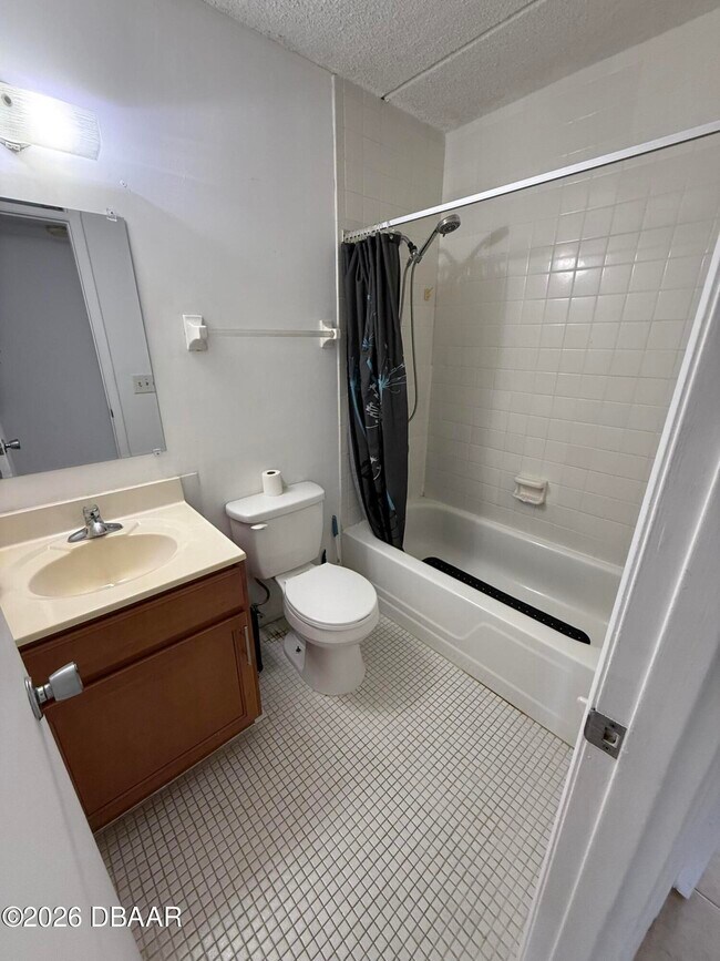 Building Photo - 60 Vining Ct