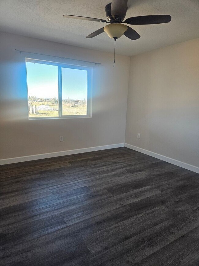 Building Photo - STUNNING CUSTOM APPLE VALLEY HOME